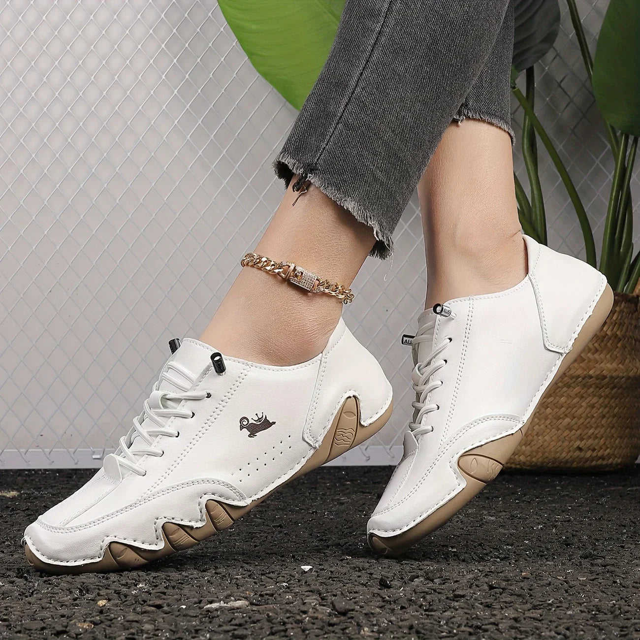 SARI - CUSHIONED STEP SNEAKERS