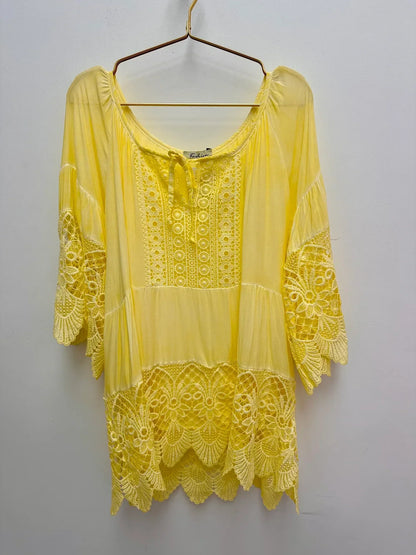 LINA - MINIMALIST ROUND NECK TOP