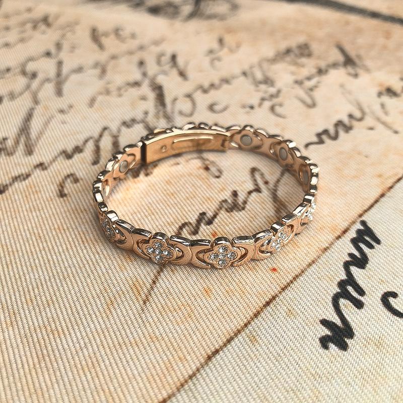 Aurelia™ – Elegant Magnetic Copper Bangle
