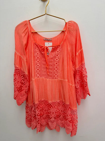 LINA - MINIMALIST ROUND NECK TOP