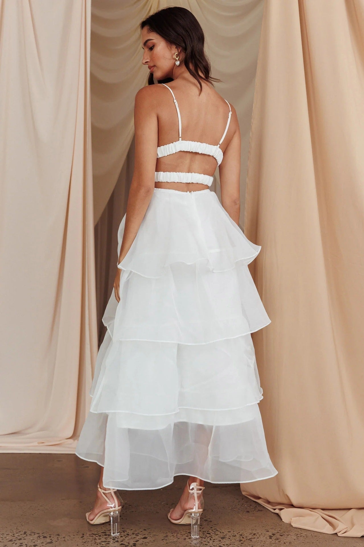 LOVETT - CHIC PLUNGING DRESS