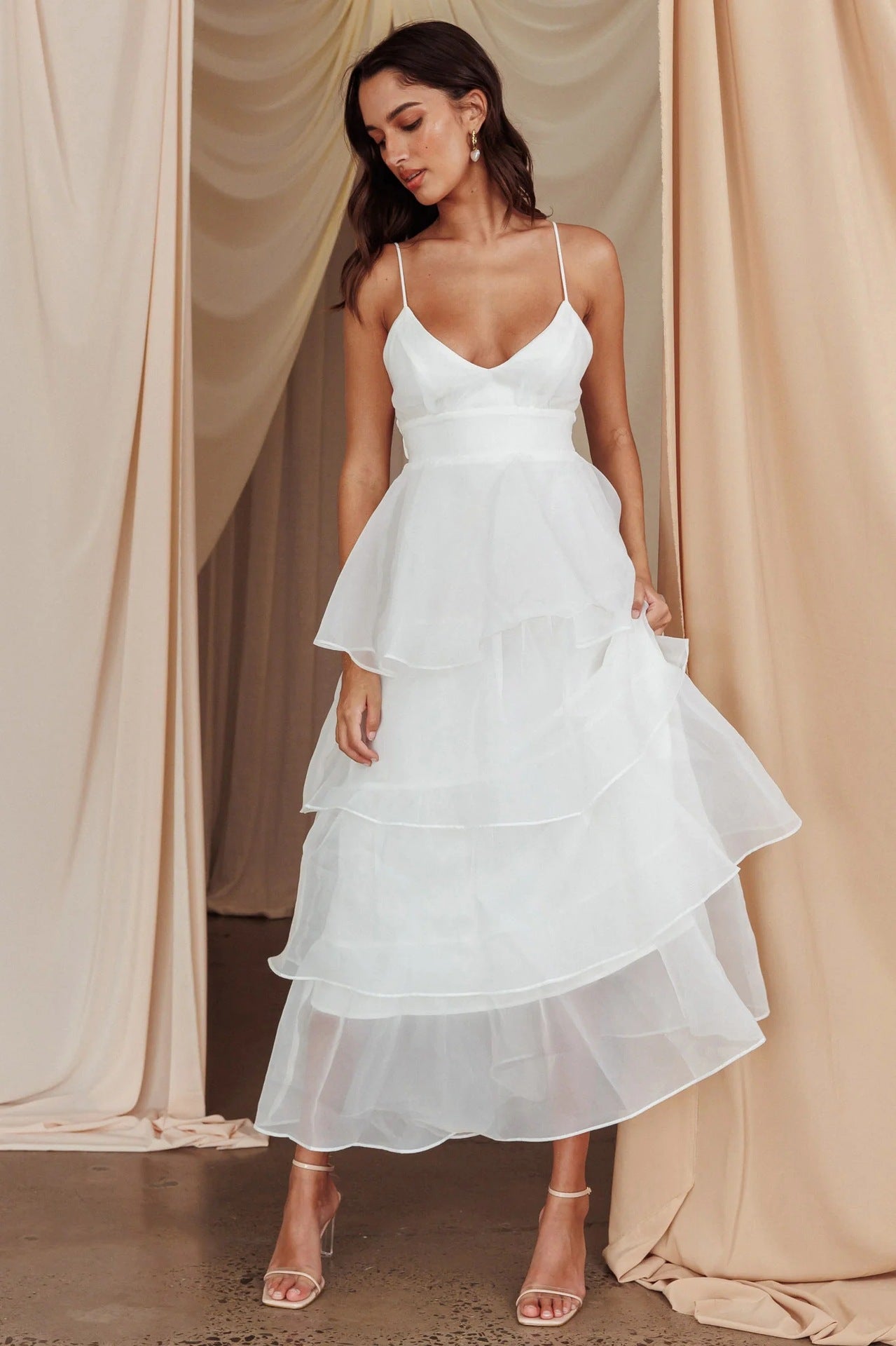 LOVETT - CHIC PLUNGING DRESS