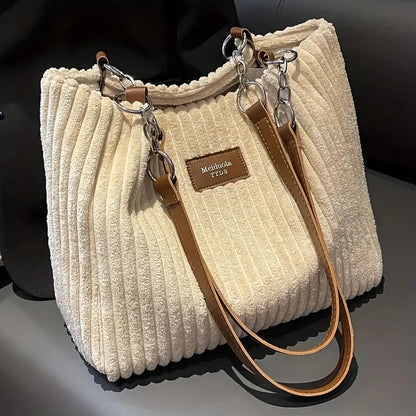 Alvhilde | Soft ribbed bag with stylish metal chain