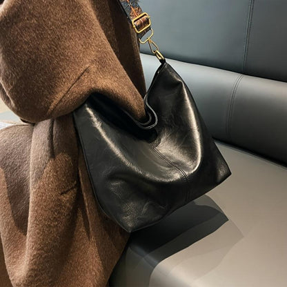 KAREN - SPACIOUS SLING BAG