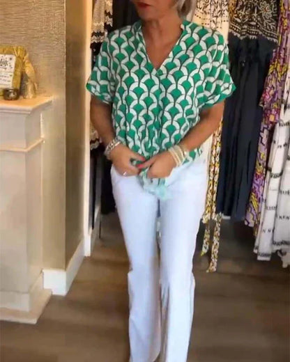 Bella™ - Casual Top with Print and V-Neck